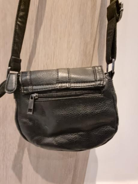 Čierna crossbody kabelka, 