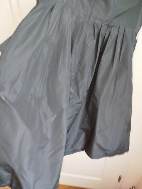 Tára jarnom šaty spolocenske, 40