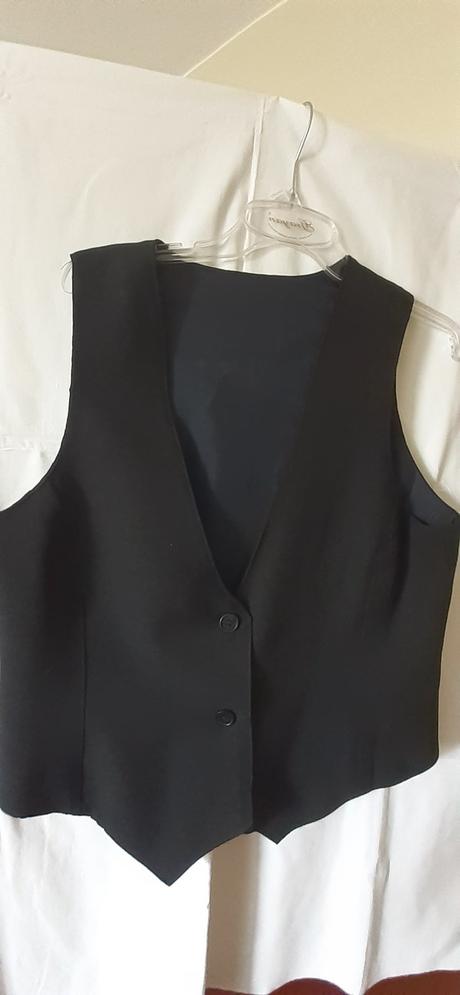 Balík oblečenia čiernej farby, 42