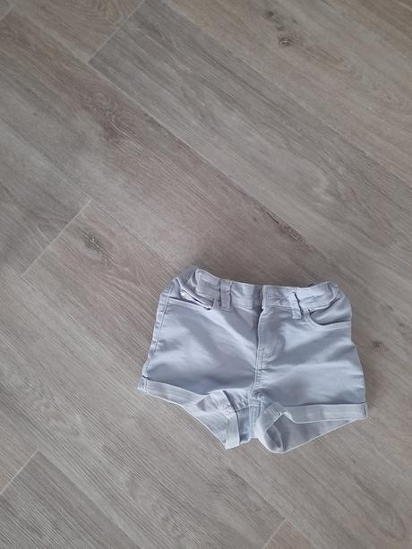 Bledomodre sortky, c&a,134