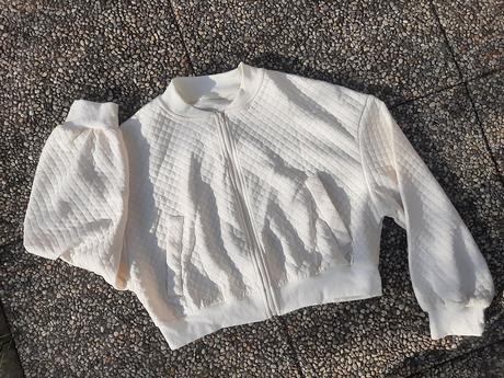 Krémová mikina velk. l- 40/42., l