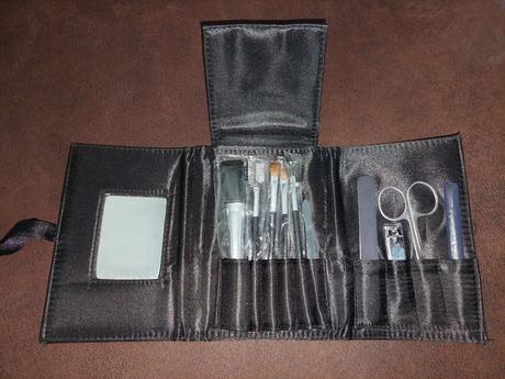 Manikúra + líčenie set so zrkadlom,