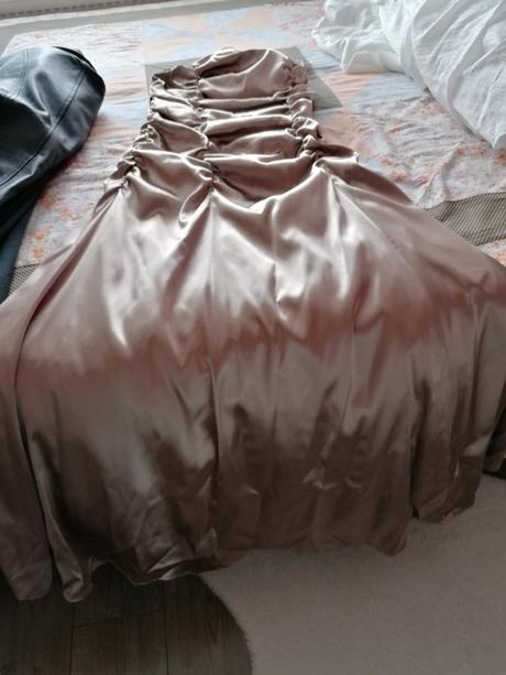 Spolocenske saty, 40