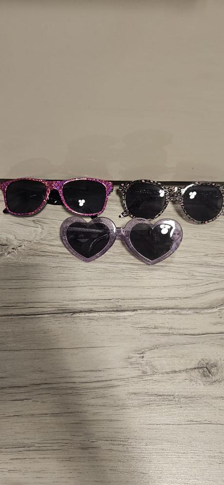 Dievcenske slnecne okuliare, 
