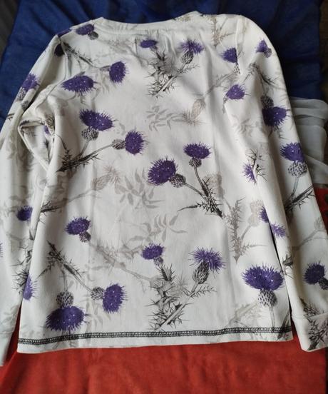 Biely top s originálnym vzorom, m