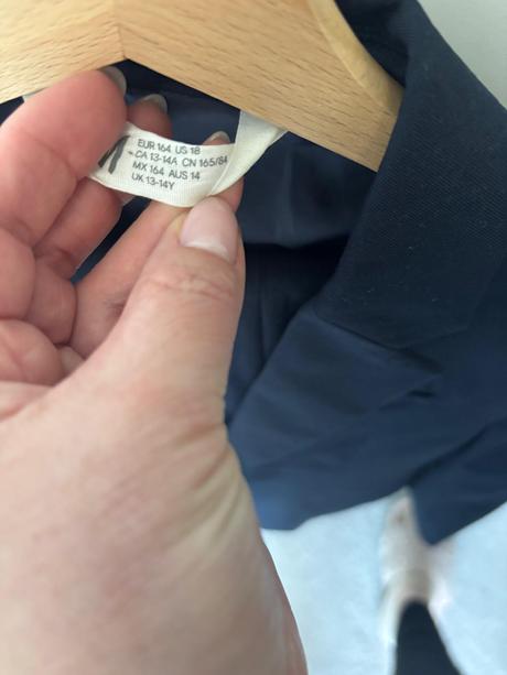 Oblek vo veľkosti 164, 164