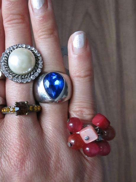 4 ks prstenov (bizuteria), 