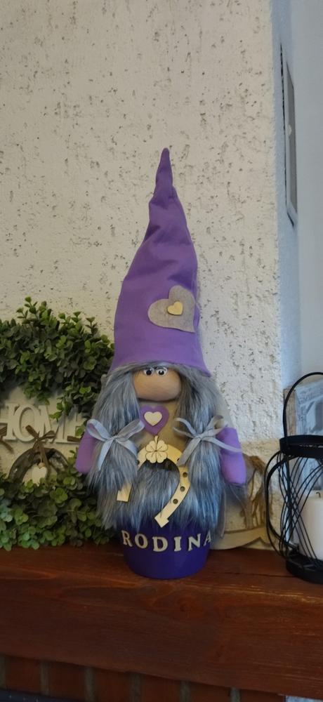 Trpaslicka vo fialovom cca 63 cm,