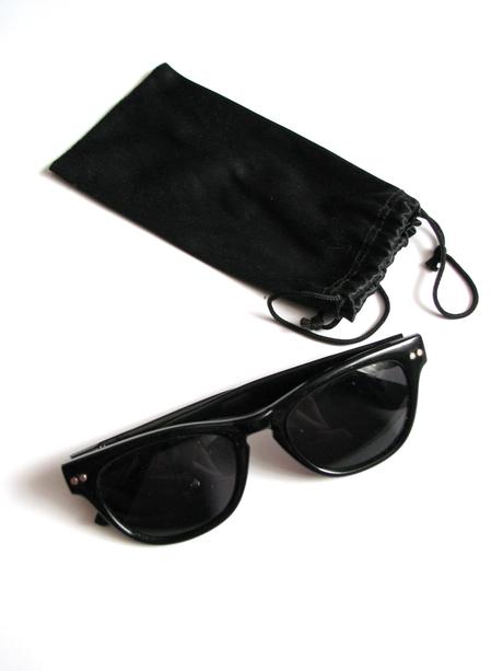 Čierne slnečné okuliare s puzdrom, 