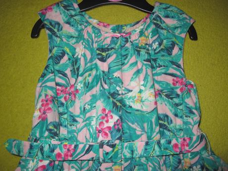 Kvetinove so spodnickou a opaskom, marks & spencer,86