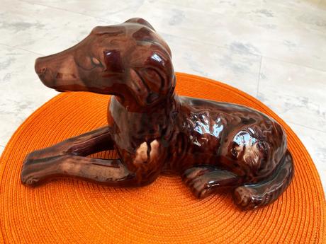 Starožitná socha - porcelánový pes, 