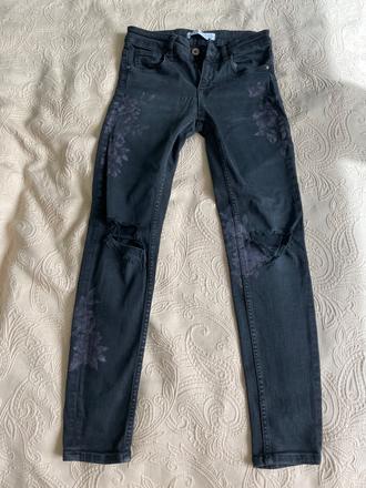 Roztrhané čierne rifle zara, zara,140