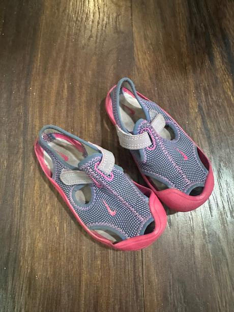 Sportove sandale, nike,23