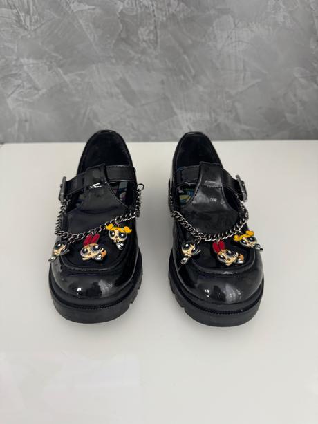 Čierne mokasíny, 33