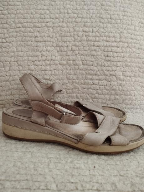 Ponúkam zachovalé kožené sandále 41, baťa,41