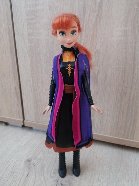 Bábika anna svietiaca,