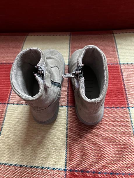 Dievcenske cizmy, primigi,24