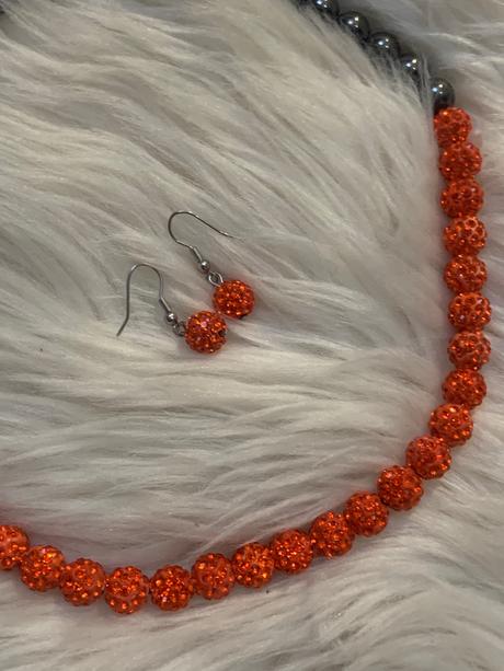 Náhrdelník + náušnice,