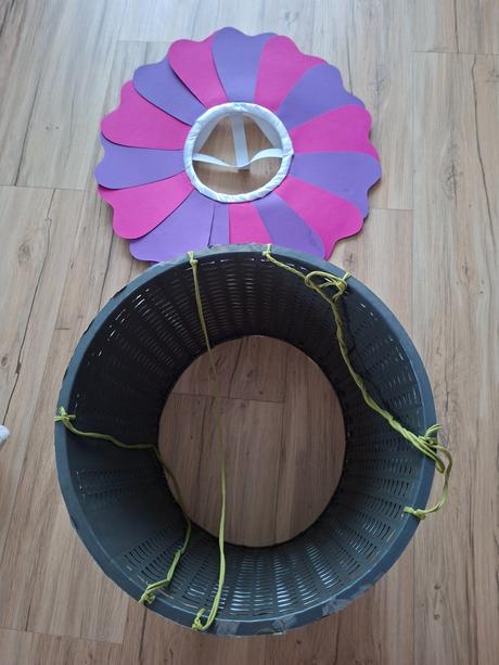 Karnevalová maska- črepníkový kvet, 