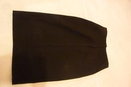 Sukňa čierna s rozporkom s-m, s