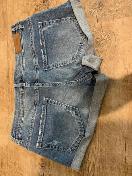 Review kraťase, review,m