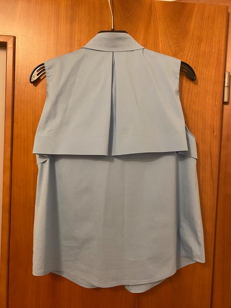 Halenka zajímavého střihu patrizia pepe, s