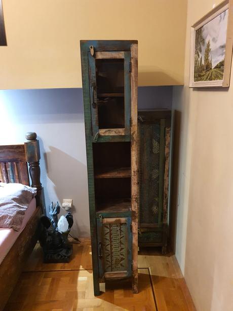 Dve krásne drevené kúpeľňové skrinky, 