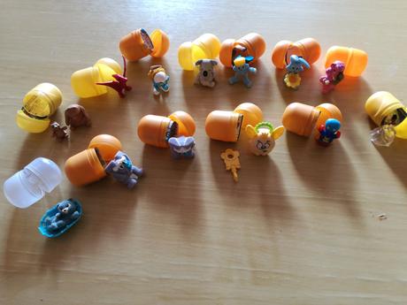 Kinder hračky - kompletné,