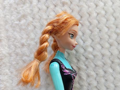 Barbie mattel anna na korčuliach, 