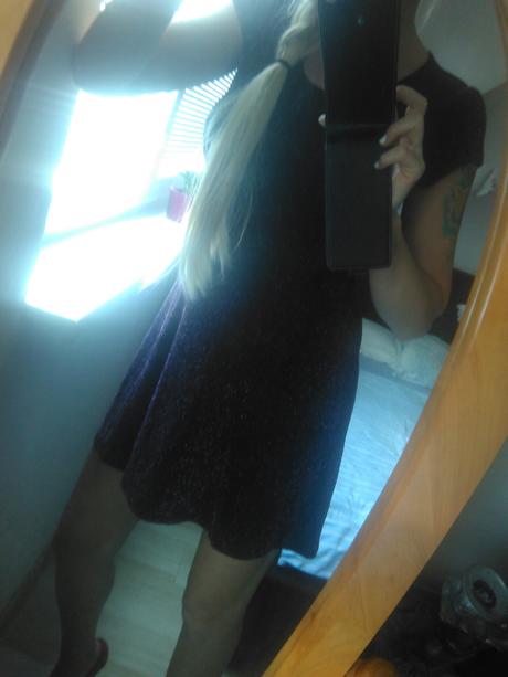 Fialové šaty s metalickým efektom, h&m,s