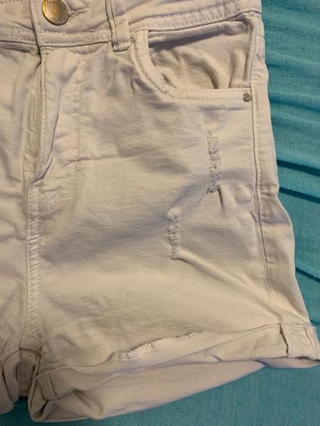 Biele riflove kratasy, bershka,36