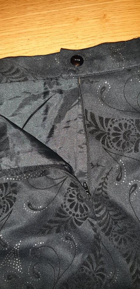 Čierna vzorovaná sukňa, 40