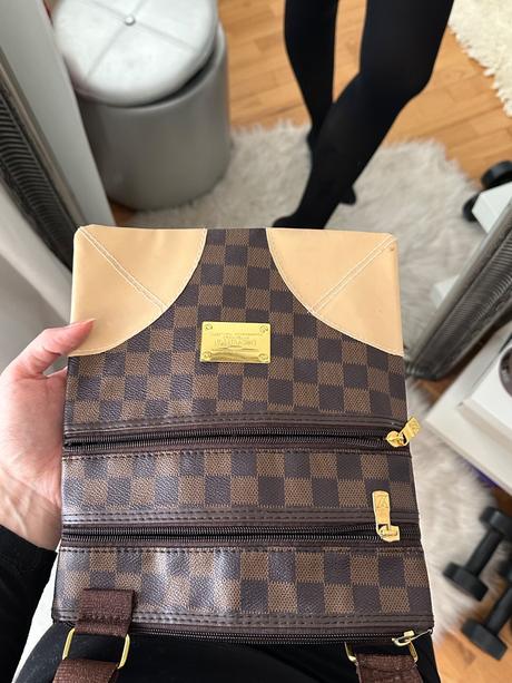 Crossbody kabelka s putkom, 