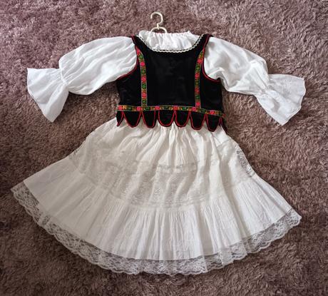 Dievčenský kroj na 10rokov, 152
