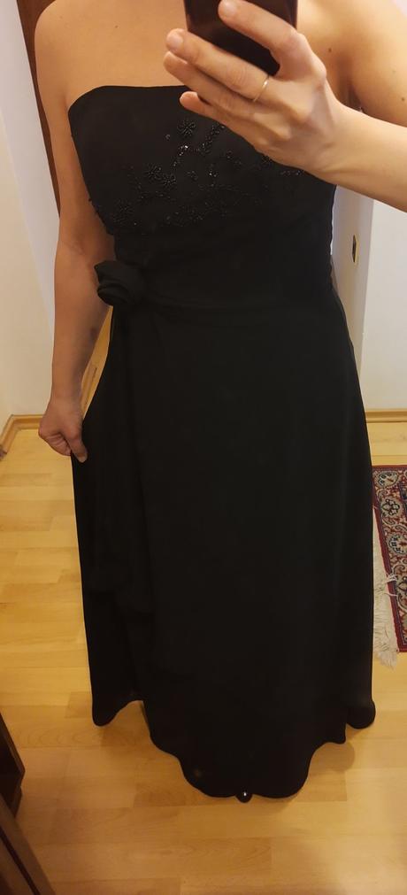 Čierne spoločenské šaty, 38