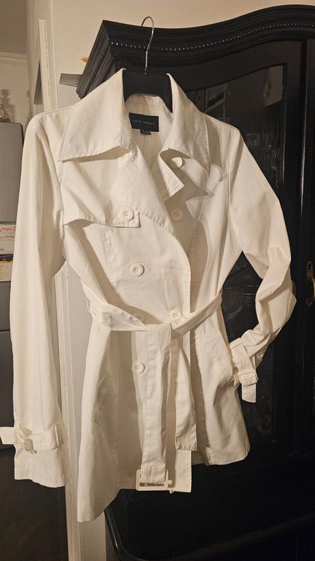 Biely trenčkot, plášť, gate,l