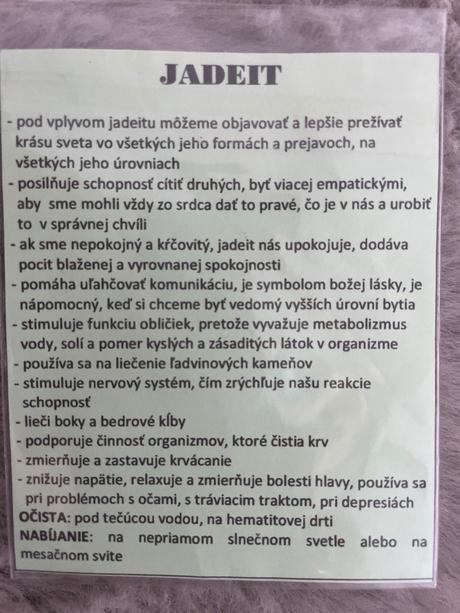 Naramok z polodrahokamu jadeit, 