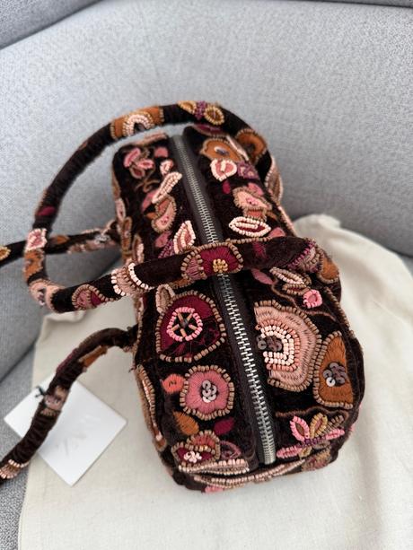 Zara vysivana kabelka ..nova s visackou, zara