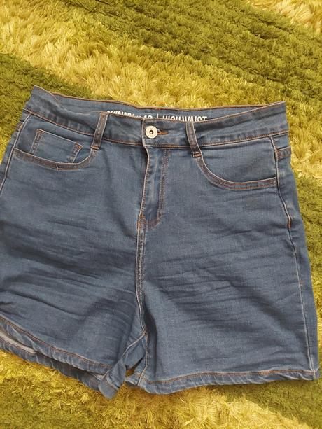 Šortky, 40