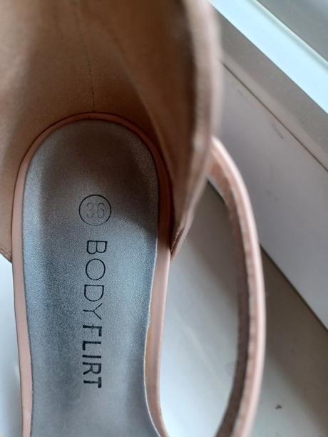 Nenosené sandále.č.36, 36