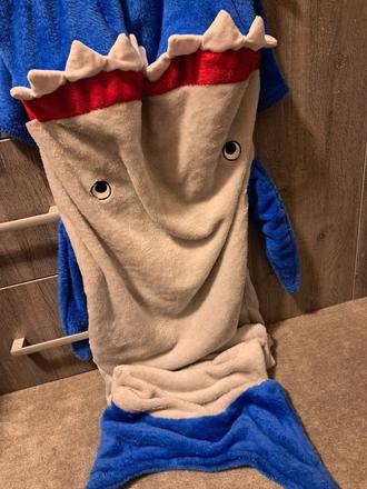 Deka žralok slúži ako deka na spanie, návlek,