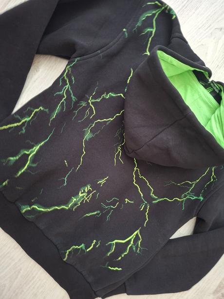 Hrubšia mikina s pestrým nápisom č.158/164, 158