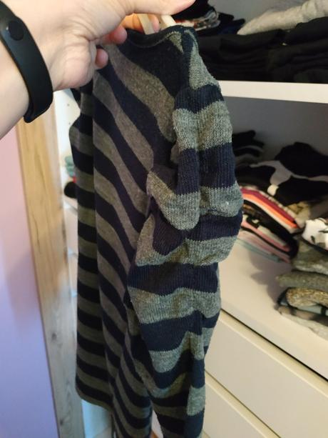 Sivo-modrý pruhovaný svetrík - s/m, s