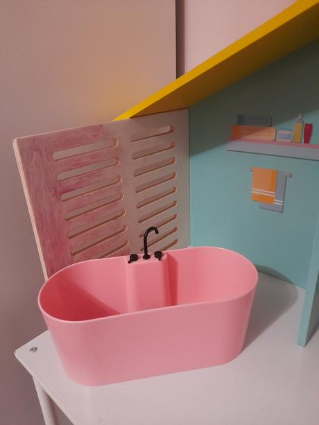 Drevený barby domcek+ďalšie prislusenstvo, 