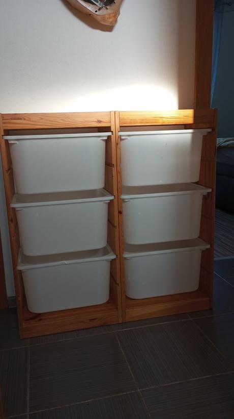 Regál ikea s boxami, 