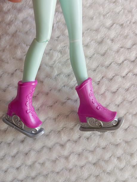 Barbie mattel anna na korčuliach, 