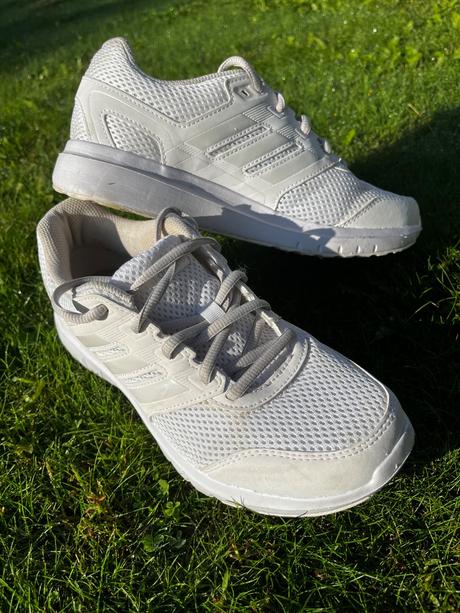 Buď kráľovná bielych tenisiek, adidas,37