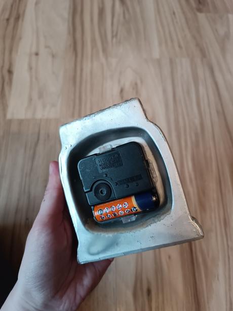 Retro dekoratívne quartzové stolové hodiny,