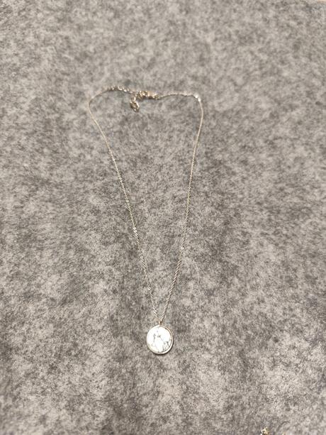 Nahrdelnik s priveskom mramor, 