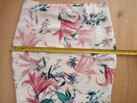 Kvetovaná sukňa, amisu,36